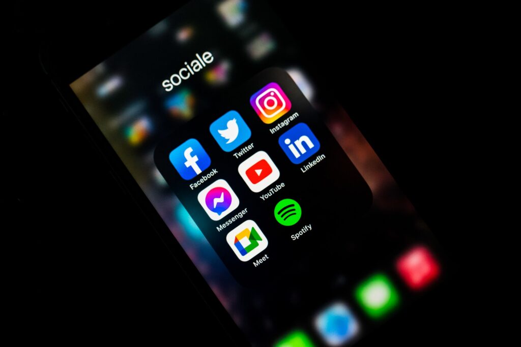 Cómo configurar las respuestas automáticas en Facebook, Twitter, Instagram y LinkedIn