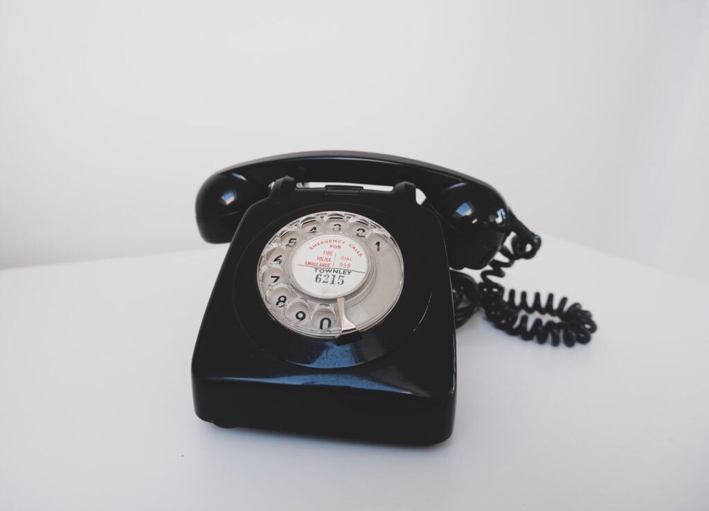 VoIP vs. Teléfonos Fijos: ¿Qué es Mejor Para las Telecomunicaciones de su Empresa?